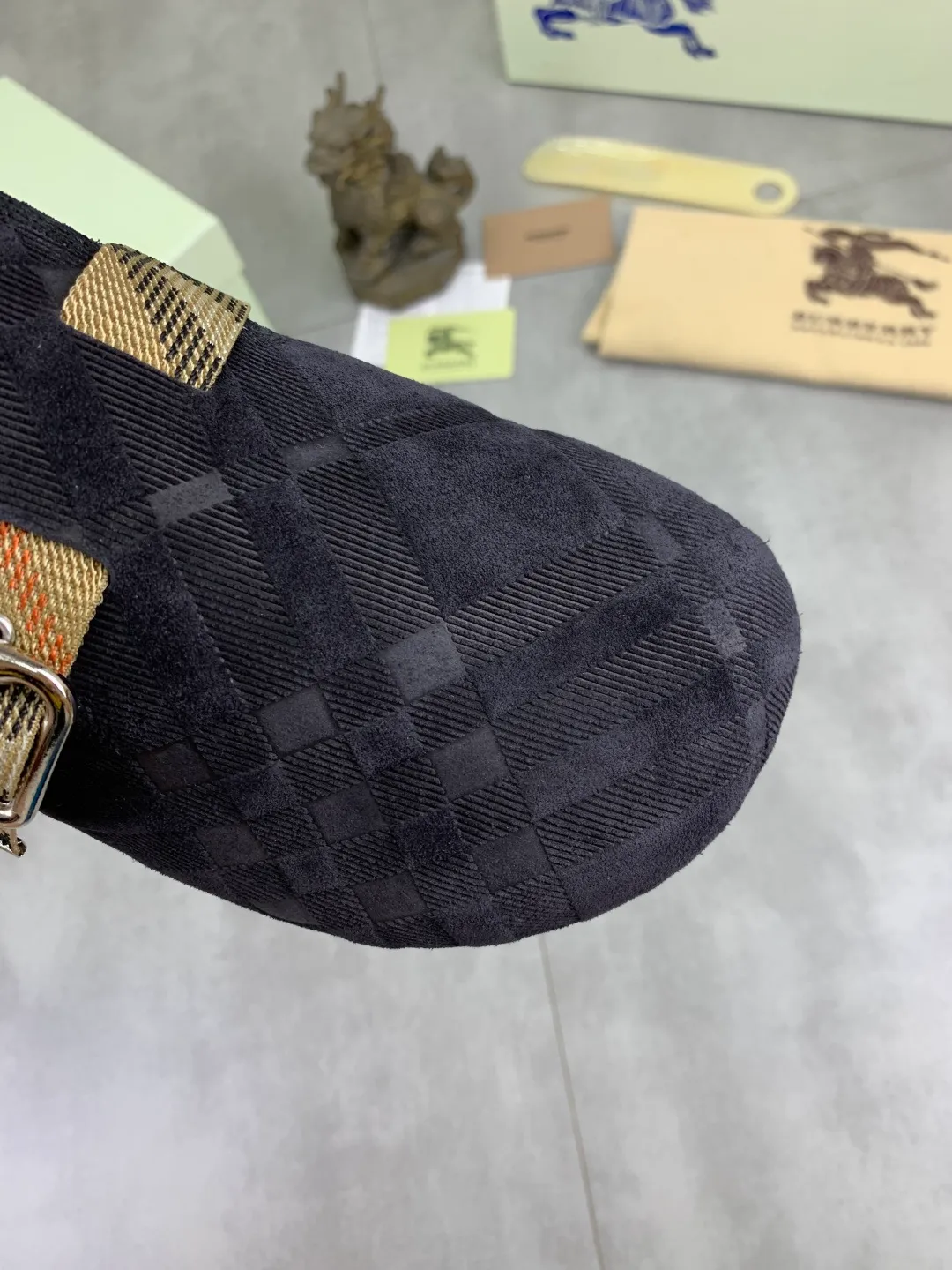 Men's Men's Shoes 💰P620 💰【New Style】Top Version 🆘【Burberry】New Burberry Slippers are on the market with perfect workmanship! 🔥Perfect shape and top quality🙈Non-slip and wear-resistant high-end rubber outsole👣Versatile and comfortable shoes, standard size: 39-45 (38 46 customized) 5️⃣colors available Top-quality packaging